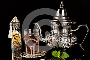 Arabic mint tea and cardamon seeds