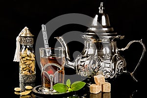Arabic mint tea and cardamon seeds