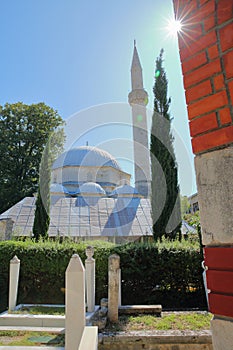 Aradoz Bey Mosque, located on Brace Fejica street, with gravestones in the foreground