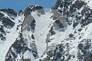 Arapahoe Basin Blue Bird Day: Snowboarding the Coulior