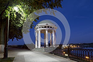 Arbour on the Volga embankment in Yaroslavl at night