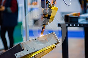 Arc welding robot. Example of working with a laser pointer