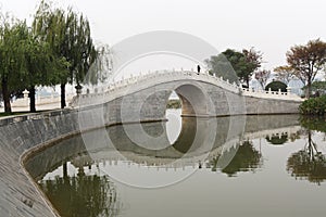 Arch bridge