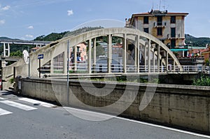 Arch bridge in reinforced concrete