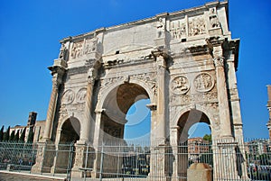 The arch of Constantine (Arco di Constantino)