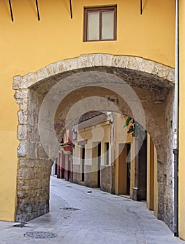 Arch passway in the old town of Valencia