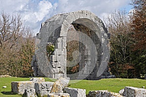 Arch of san damiano, carsulae, terni, umbria,italy