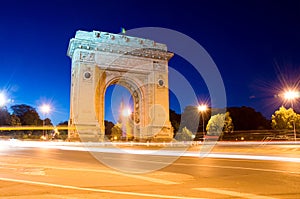 Arch Of Triumph by night