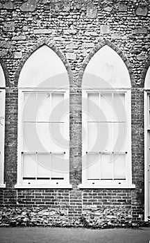 Arch window