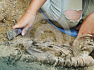 Arqueólogo restos en cementerio 