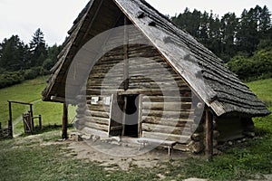 Archeologický skanzen Havránok, Slovensko: Havránok - archeologické naleziště nad přehradní zdí Liptovská Mara a