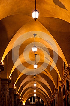 Arched ceiling walkway