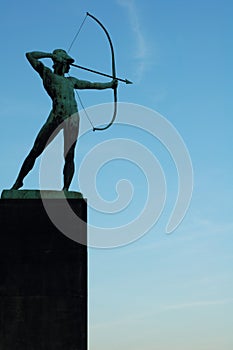 Archer statue photo