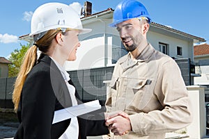 architect and contractor shaking hands