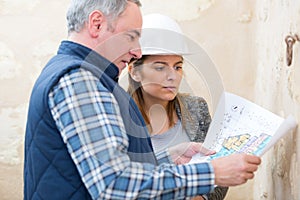 architect on site discussing plans with builder