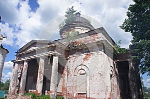 The architectural style of the Orthodox Church in Tver region