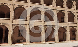 Architecture and archs