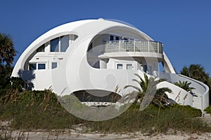 Architecture: Unusual Dome Shape Beach House photo