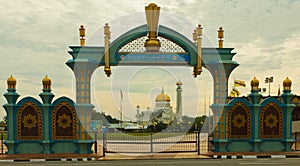 Archway with Sultan Omar Ali Saifuddin Mosque