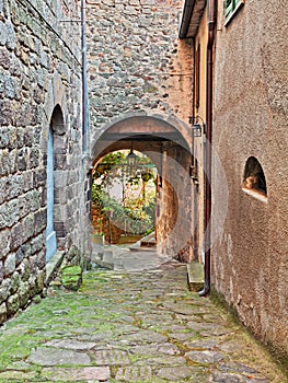 Arcidosso, Grosseto, Tuscany, Italy: old alley and underpass in photo