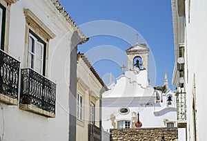 Arco da vila gateway leading to old town of Faro, Portugal