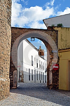 Arco del Cubo and tower of the Church of the Candelaria