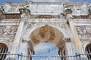 Arco di Constantino, triumphal arch in Rome photo