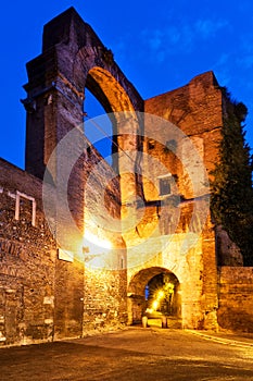 Arco di Dolabella e Silano