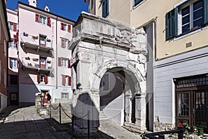 Arco di Riccardo, city of Trieste, Italy photo