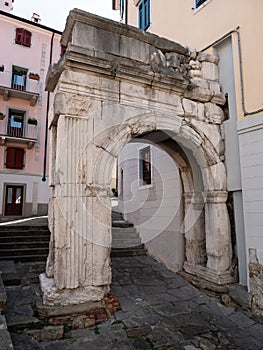 Arco di Riccardo Roman Arch in Trieste, Italy