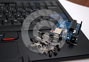 Arduino, transistors, protoboard with LED lined up