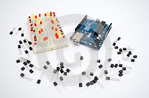 Arduino, transistors, protoboard with LED lined up