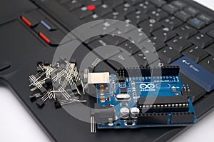 Arduino, transistors, protoboard with LED lined up