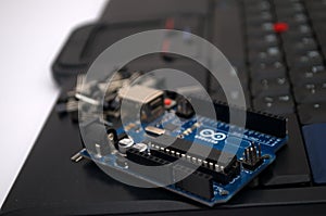 Arduino, transistors, protoboard with LED lined up