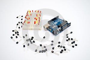 Arduino, transistors, protoboard with LED lined up