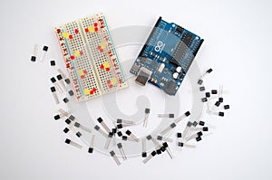 Arduino, transistors, protoboard with LED lined up