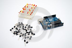 Arduino, transistors, protoboard with LED lined up