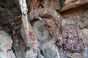 Argentina Santa Cruz The caves of the Pinturas River keep works made by the Tehuelche Indians and their ancestors. Its age is 9,