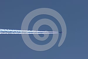 aricraft contrails