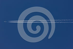 aricraft contrails photo