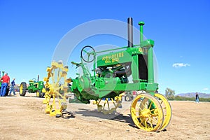 Arizona, Apache Junction: Steel Wheeled Antique Tractor - John Deere Model B (1935) - Front View