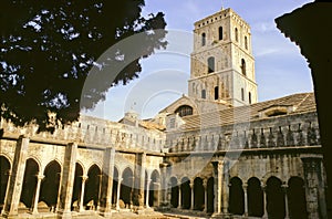 Arles cloister photo