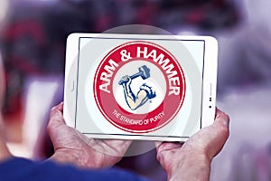 ARM & HAMMER logo