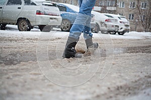 In army boots in puddles, black lace-up boots and wet weather, trekking shoes in the city