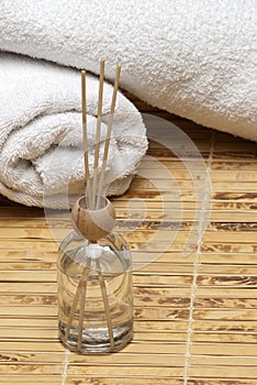 Aromatherapy Spa Scent Diffuser with towels bamboo