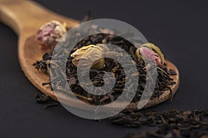 aromatic black dry tea with rose flowers