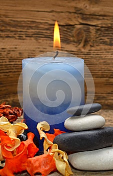 Aromatic candle and dry flowers