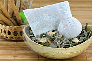 Aromatic Herbal Steam: traditional Thai compress