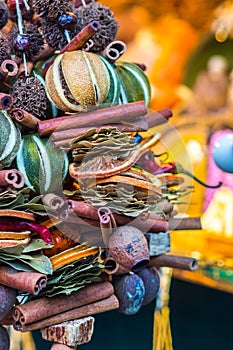 Aromatic and multicolored decoration stand