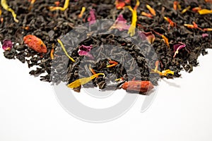 Aromatic, pungent, black tea with dry berries and flowers. Side view